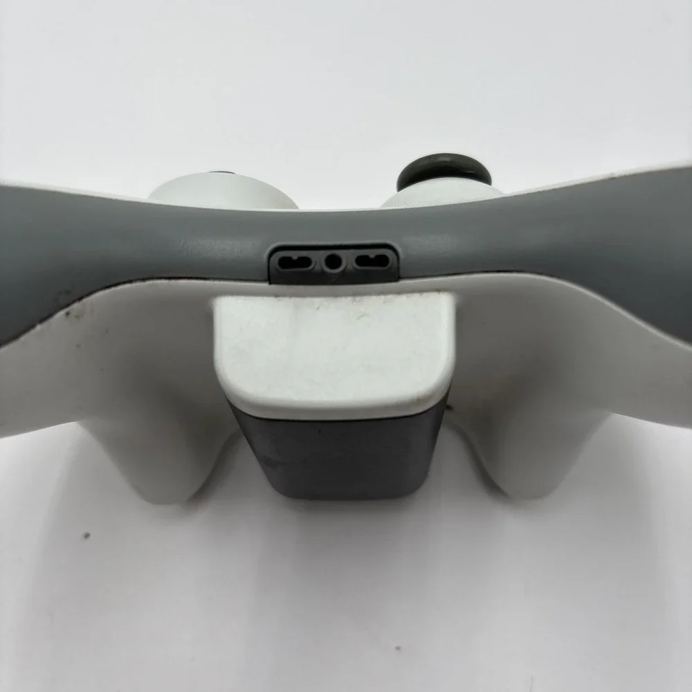 Xbox‎ Wireless Controller White 2 AA Batteries For Parts Not Tested